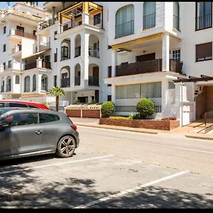 Personal Y Coqueto En Primerísima Línea De Playa, En La Costa Del Sol. Puerto De La Duquesa Apartamento